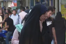 Íránská policie se vrací ke kontrolám nošení hidžábu