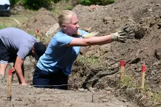 Archeologové na západě Čech odkrývají pozůstatky ženského koncentračního tábora
