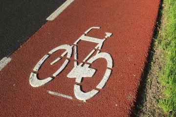 Rozvoj cyklistiky v Brně brzdí hustá doprava. Analýza doporučuje víc stezek