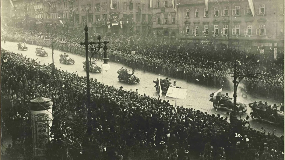 Vznik Československa a rok 1918 na fotografiích z Hradního archivu