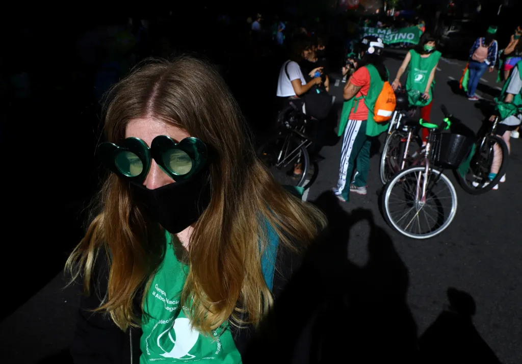 Stávka za právo na potrat v argentinském Buenos Aires. Prezident země dává ženám naději na beztrestnost umělého přerušení těhotenství