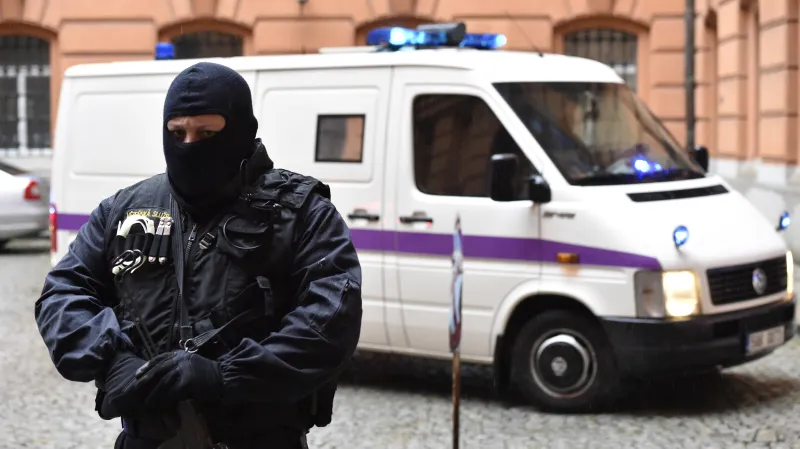 Začátek soudu provázela přísná bezpečnostní opatření