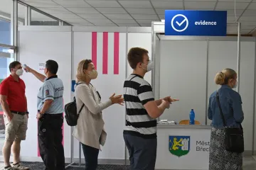 V pondělí přibylo 168 nakažených, 53 tisíc lidí se nechalo očkovat
