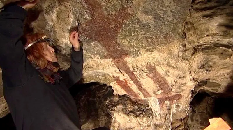 Záchrana malby v Jeskyni Na Špičáku