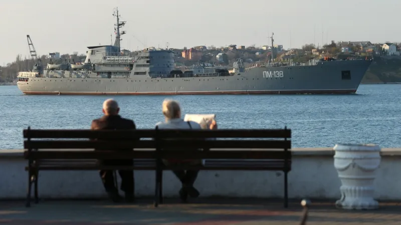 Krymským zátokám vévodí ruské lodě