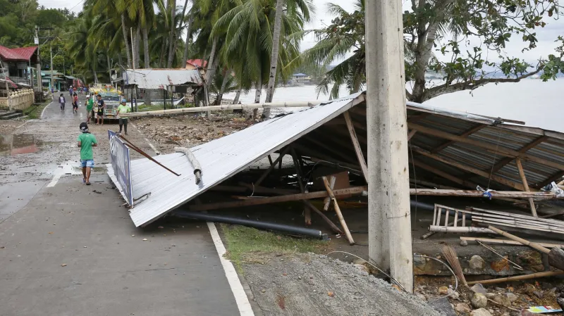 Následky řádění tajfunu Nina