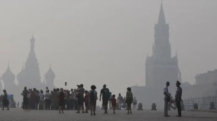 Moskva v dýmu z lesních požárů