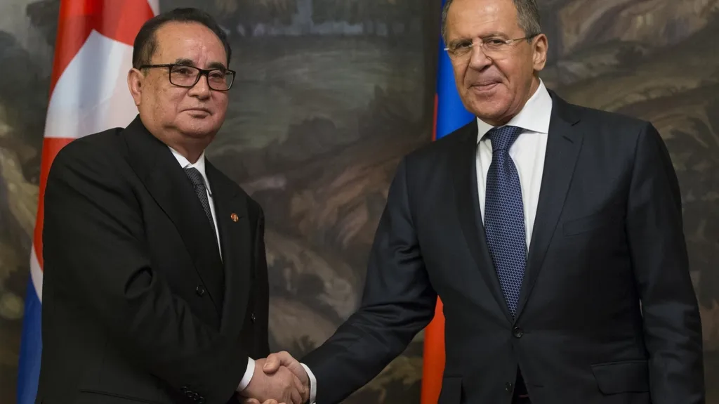 Lídři diplomacie Ruska a KLDR (říjen 2014)