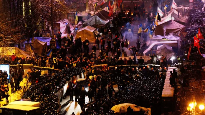 Policisté a demonstranti na kyjevském náměstí Nezávislosti