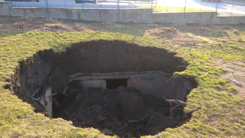 V Praze se propadl protiatomový kryt, o kterém nikdo neměl tušení