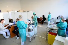 Pandemie ve světě: Slovensko dovezlo první zásilku ruské vakcíny Sputnik V. Rakousko uvolní restrikce