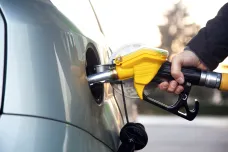 Ceny pohonných hmot výrazně vzrostly. Stále jsou ale nižší než v létě