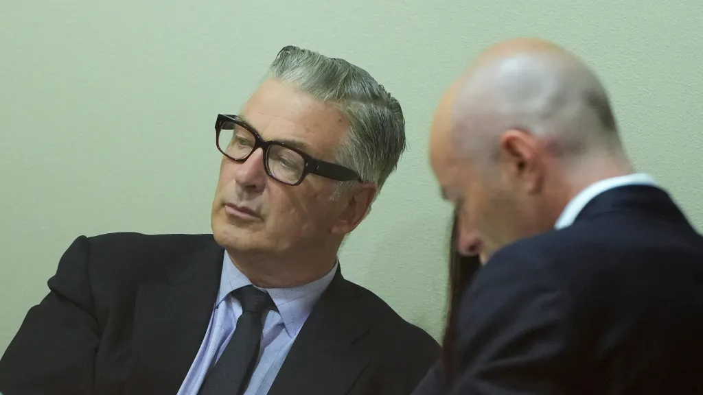 Herec Alec Baldwin u soudu (snímek z července 2024)