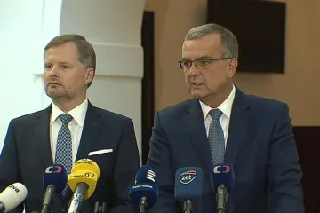 Pravicová opozice si prosadila mimořádnou schůzi k Číně, EET i dálnici D8