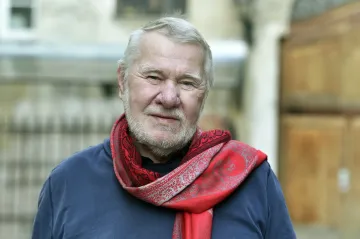 Zemřel bývalý novinář, cestovatel a politik Jaromír Štětina