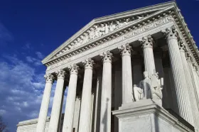 Nejvyšší soud USA zakázal deportace Venezuelanů podle zákona z 18. století