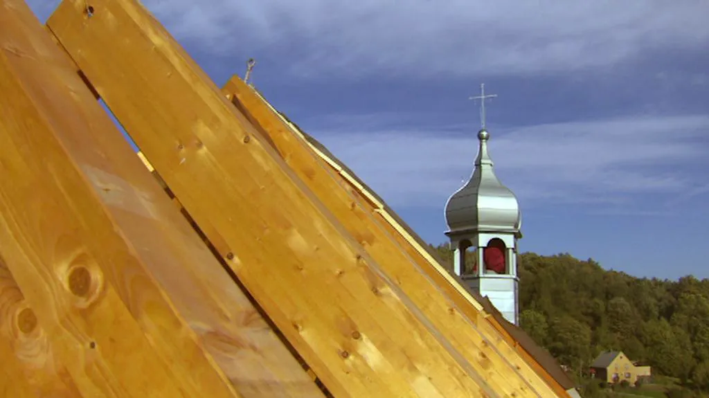 Na kostel svatého Mikuláše v Petrovicích se vrátila sanktusní věžička