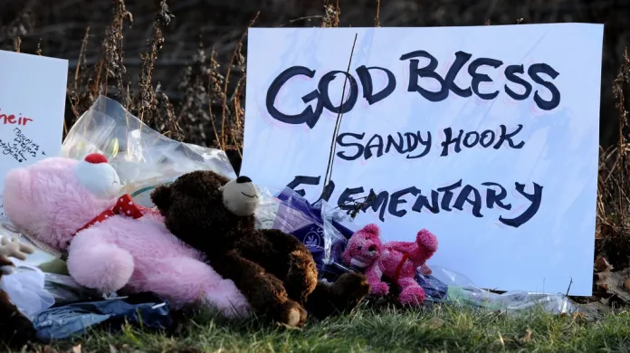 Spojené státy truchlí nad oběťmi masakru v Newtownu