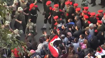 Vojáci na náměstí Tahrír