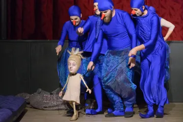 Skupova Plzeň své herce zase vodí jako loutky