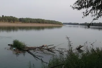 Brněnští potápěči likvidují munici v bosenské řece Sávě