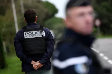 Francie zadržela a obvinila tři lidi ze špionáže pro Rusko