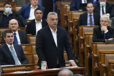 Maďarští poslanci dali Orbánovi právo vládnout dekrety. Časová neomezenost vzbuzuje obavy 