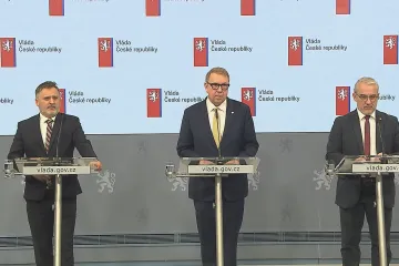 Poprvé po volbách zasedla tripartita