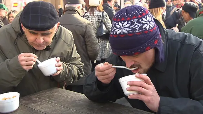 Vánoční polévka na Staroměstském náměstí v Praze
