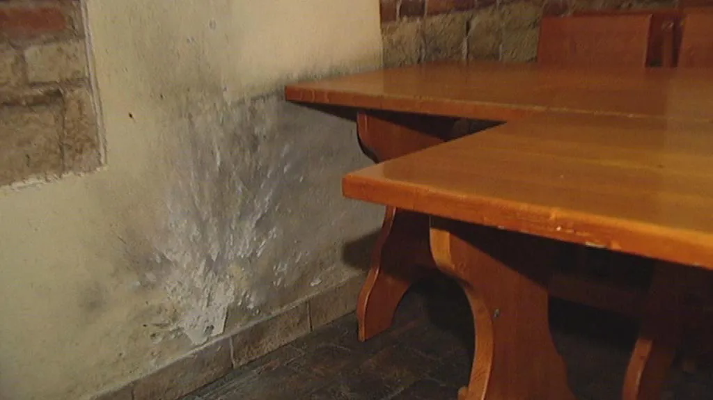 Restaurace po výbuchu granátu