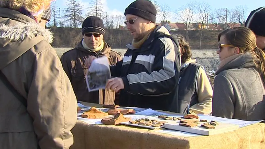 Archeologové představují nálezy ze dna Jordánu