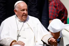 Papež podstoupil tříhodinovou operaci kýly, proběhla bez komplikací
