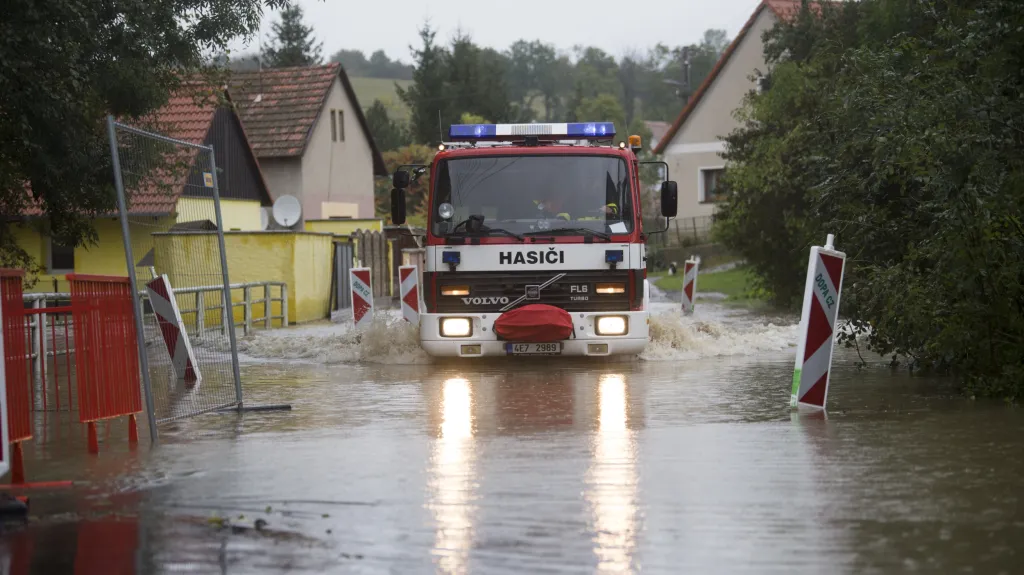 Silné deště zasáhly celé území České republiky. Na mnoha místech způsobily lidem komplikace