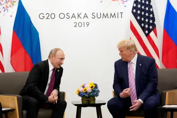 Trump a Putin v Japonsku jednali o kontrole zbrojení. Zapojit se podle šéfa Bílého domu má i Čína