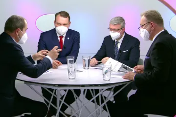 Vláda už nechce zavírat podniky, uvedl Havlíček. Má tomu zabránit očkování, testování i covid pasy