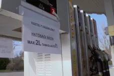 Za regulovanou cenu jen dva litry. Maďarské benzinky drtí nedostatek paliv