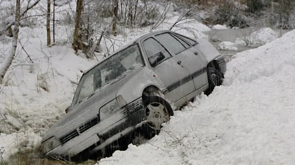 Auto v příkopu