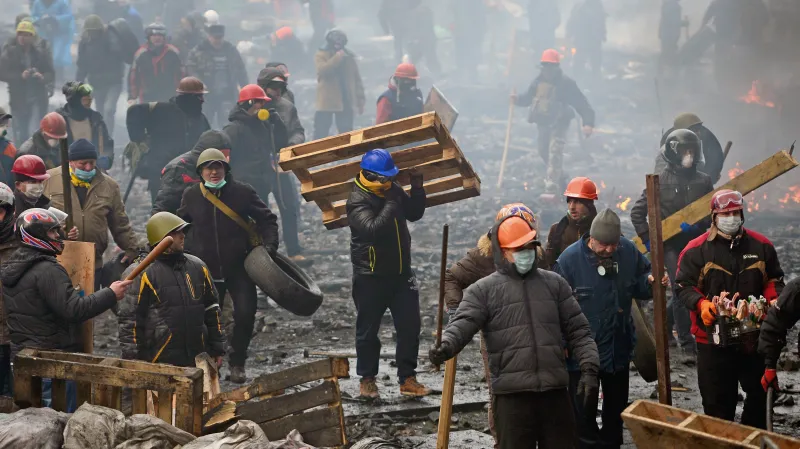 Demonstranti na náměstí Nezávislosti