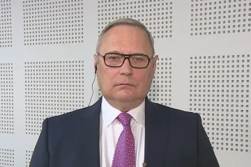 Většina Rusů chce konec války, teď ale jen tiše sedí a mlčí, míní expremiér Kasjanov