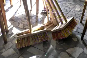 Úklidové firmy mají před Vánoci nabito. Shánějí další lidi