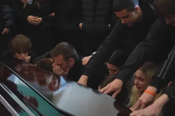 „Tak to nemělo dopadnout.“ V Kyjevě se rozloučili s rodinou zavražděnou Rusy