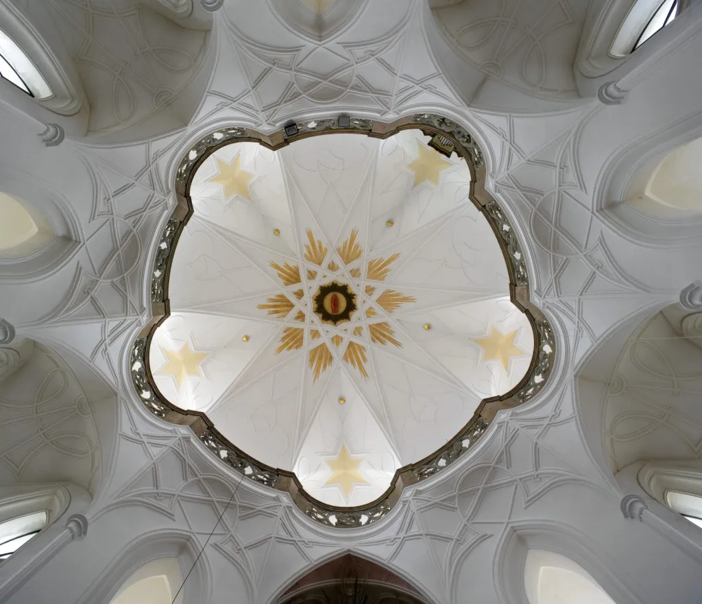 Kostel Jana Nepomuckého na Zelené hoře na Ždársku je považován za vrchol Santiniho tvůrčích sil i nejvýznamnější stavbu ve stylu barokní gotiky v Česku. Zapsán je na seznamu UNESCO