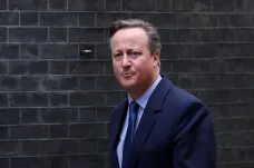 Expremiér Cameron se vrací do britské vlády, povede diplomacii