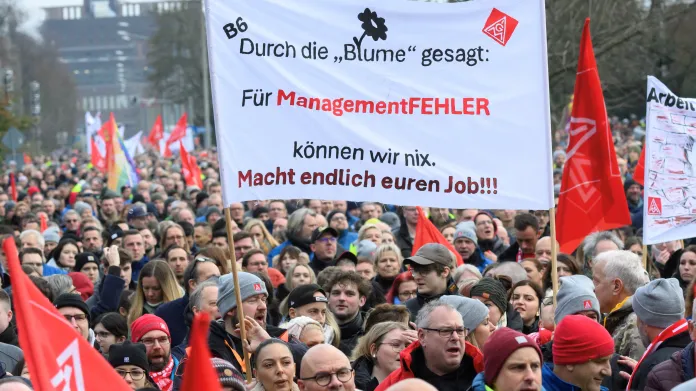 Protesty zaměstnanců Volkswagenu ve Wolfsburgu