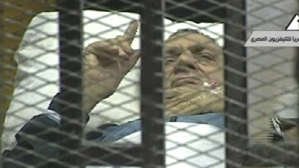 Husní Mubarak před soudem