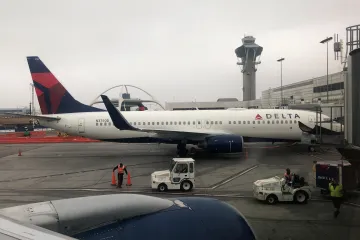 Při silné turbulenci se zranilo 25 lidí, letadlo muselo nouzově přistát