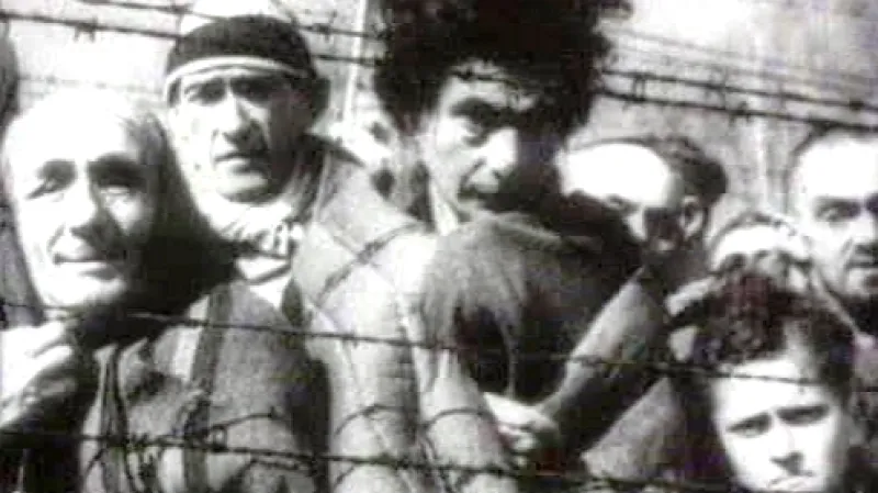 Vězni v koncentračním táboře