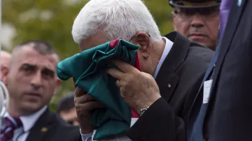 Mahmúd Abbás s palestinskou vlajkou