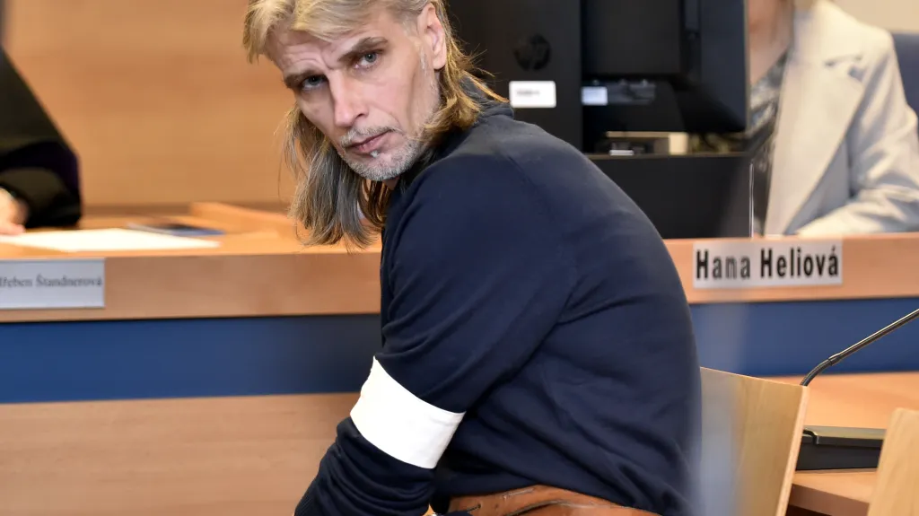 Večeř tvrdil, že s vraždami nemá nic společného