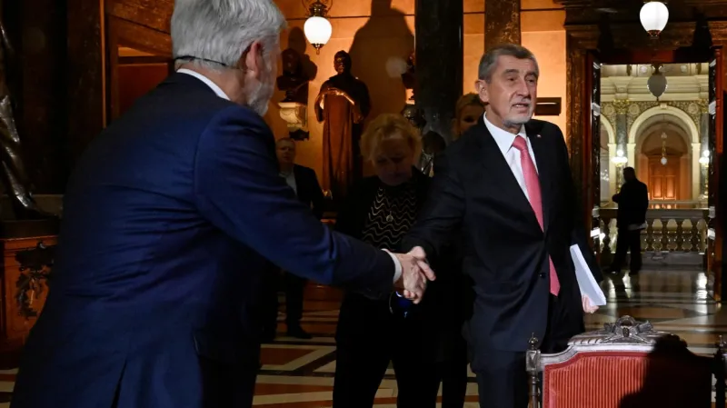 Prezidentští kandidáti Andrej Babiš a Petr Pavel v předvolebním duelu ČT